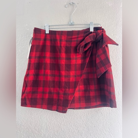 Aritzia Wilfred Wool Blend Wrap Tie Front Mini Skirt New WT
Waist 14 1/2” - Picture 2 of 8